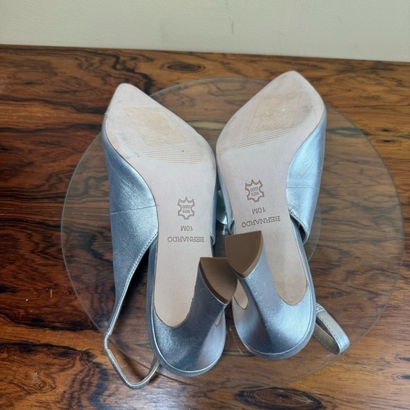 BERNARDO Slingback Pump in silver leather - Picture 16 of 16